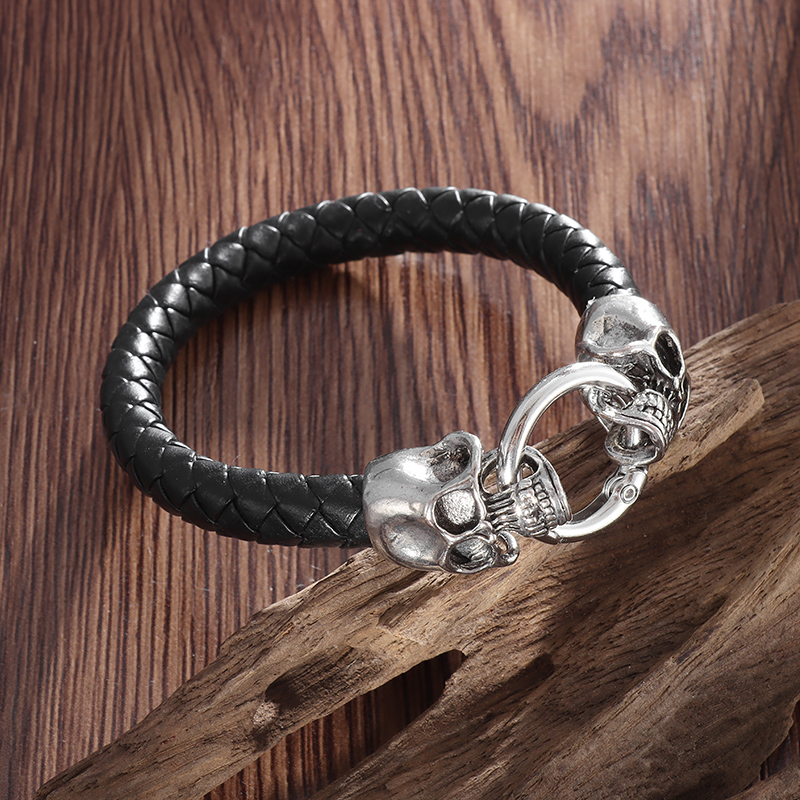 Gothic Skull Ring - Pulsera gótica de cuero trenzado negro