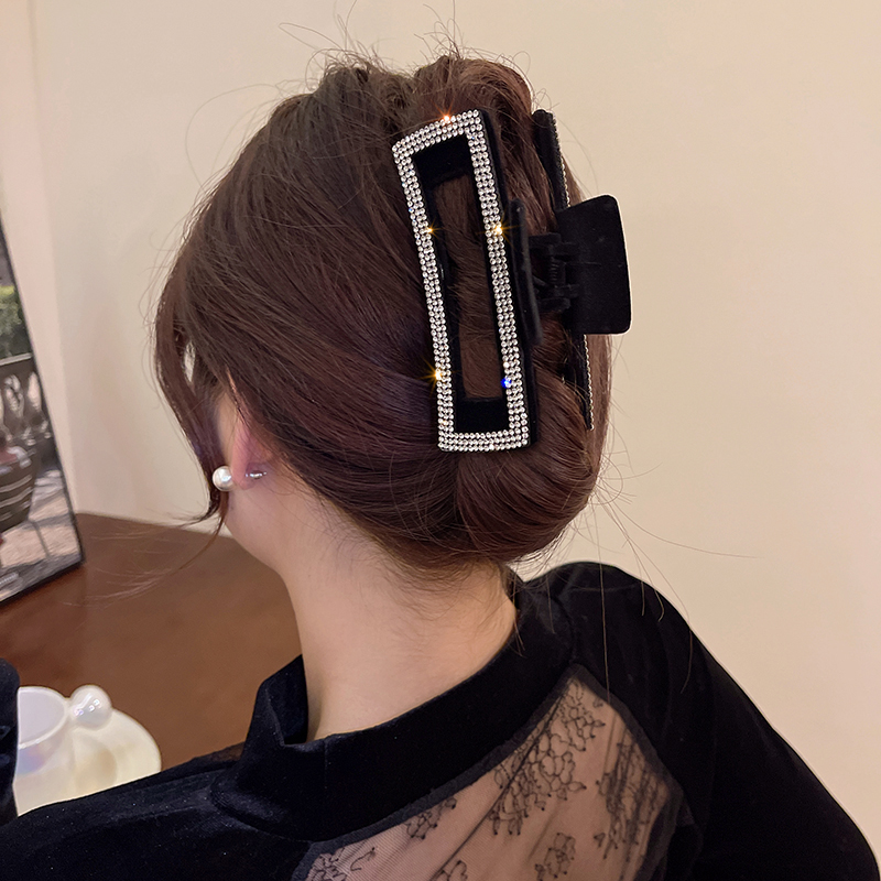 Shop Jewelry & Watches Near Me - Pinzas para el pelo negras con